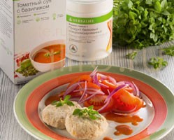 Паровые куриные котлеты с овощным гарниром