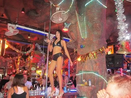 куда сходить на патонге