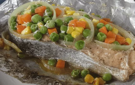 стейк из семги с овощами