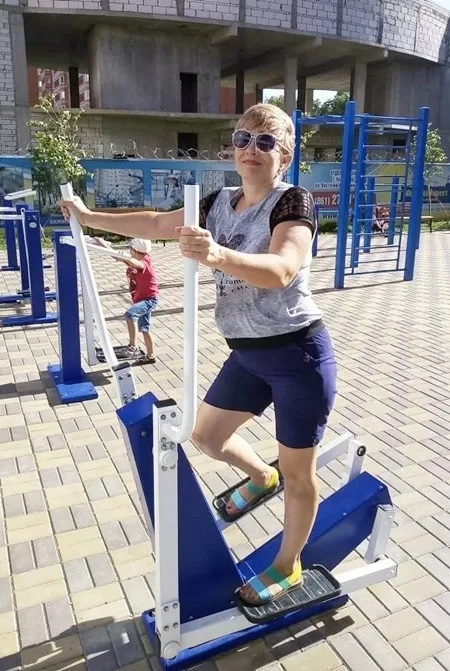 Елена Малышева на тренажере