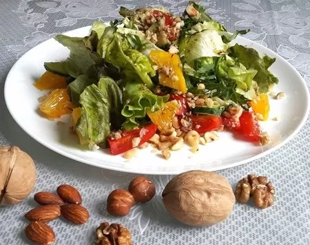 Салат с орехами