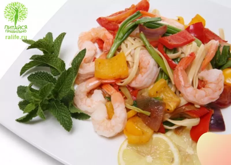 Креветки на пару с овощами